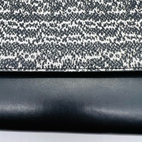 VINCE CAMUTO WOMENS BLACK & WHITE LEATHER LULA SNAKE CLUTCH - Picture 10 of 16